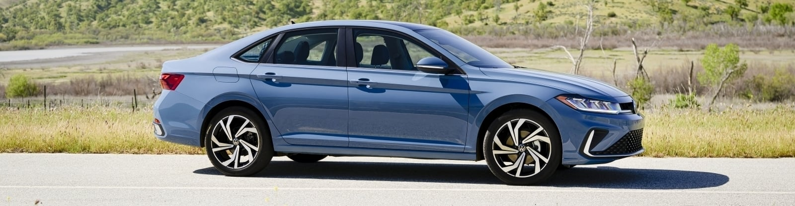2025 Volkswagen Jetta blue