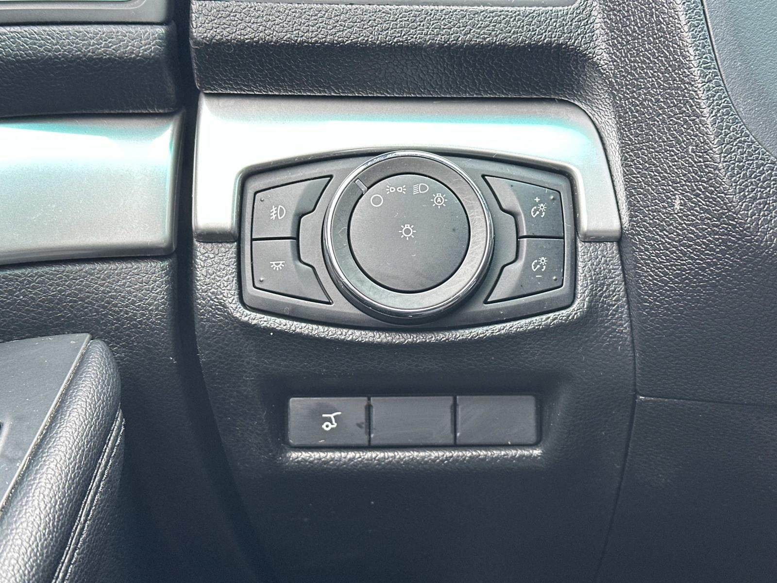 2016 Ford Explorer FWD 4dr XLT