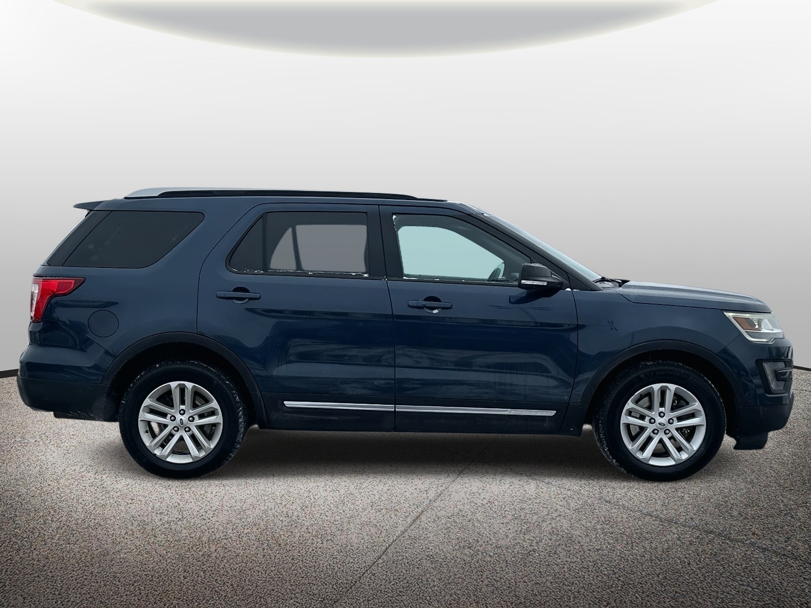 2016 Ford Explorer FWD 4dr XLT