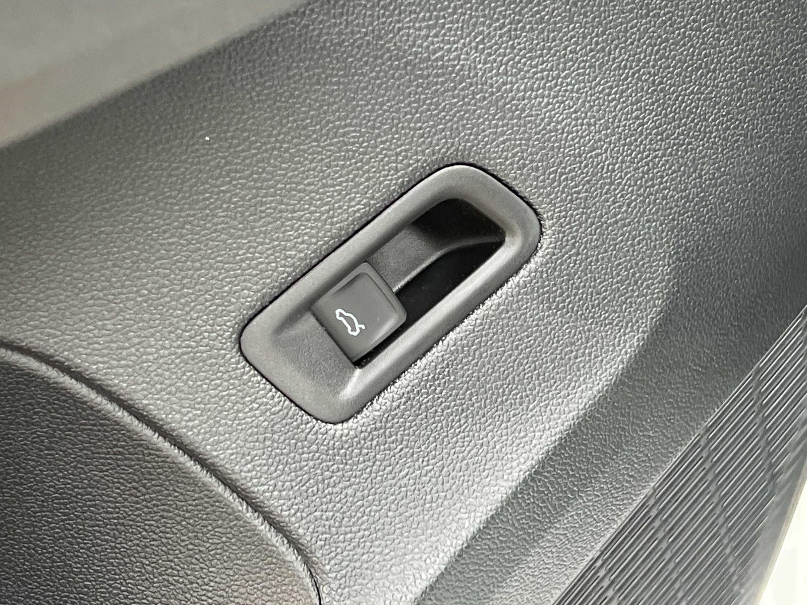 2026 Volkswagen Atlas Cross Sport 2.0T SEL R-Line Black 4MOTION