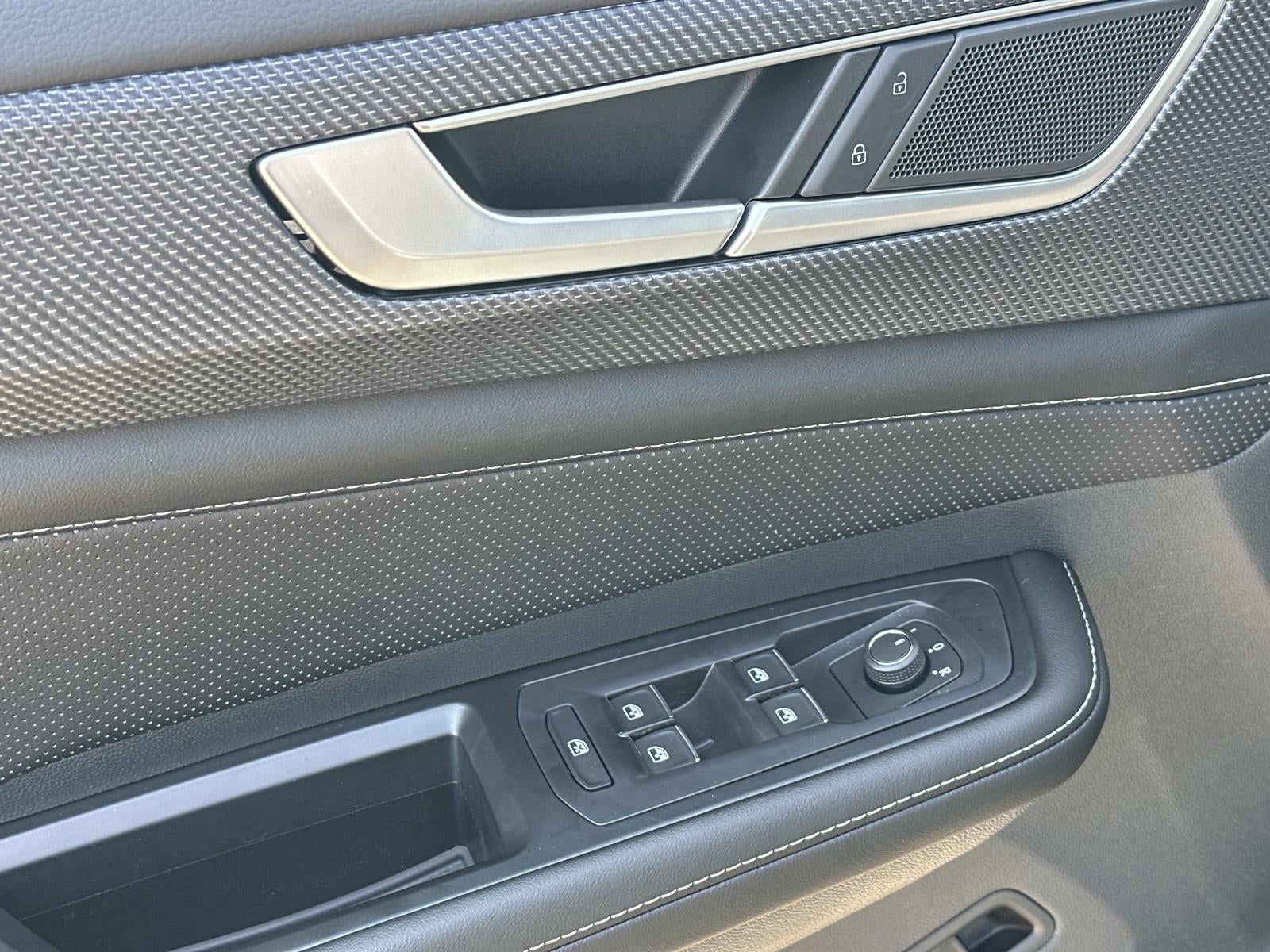 2026 Volkswagen Atlas Cross Sport 2.0T SEL R-Line Black 4MOTION