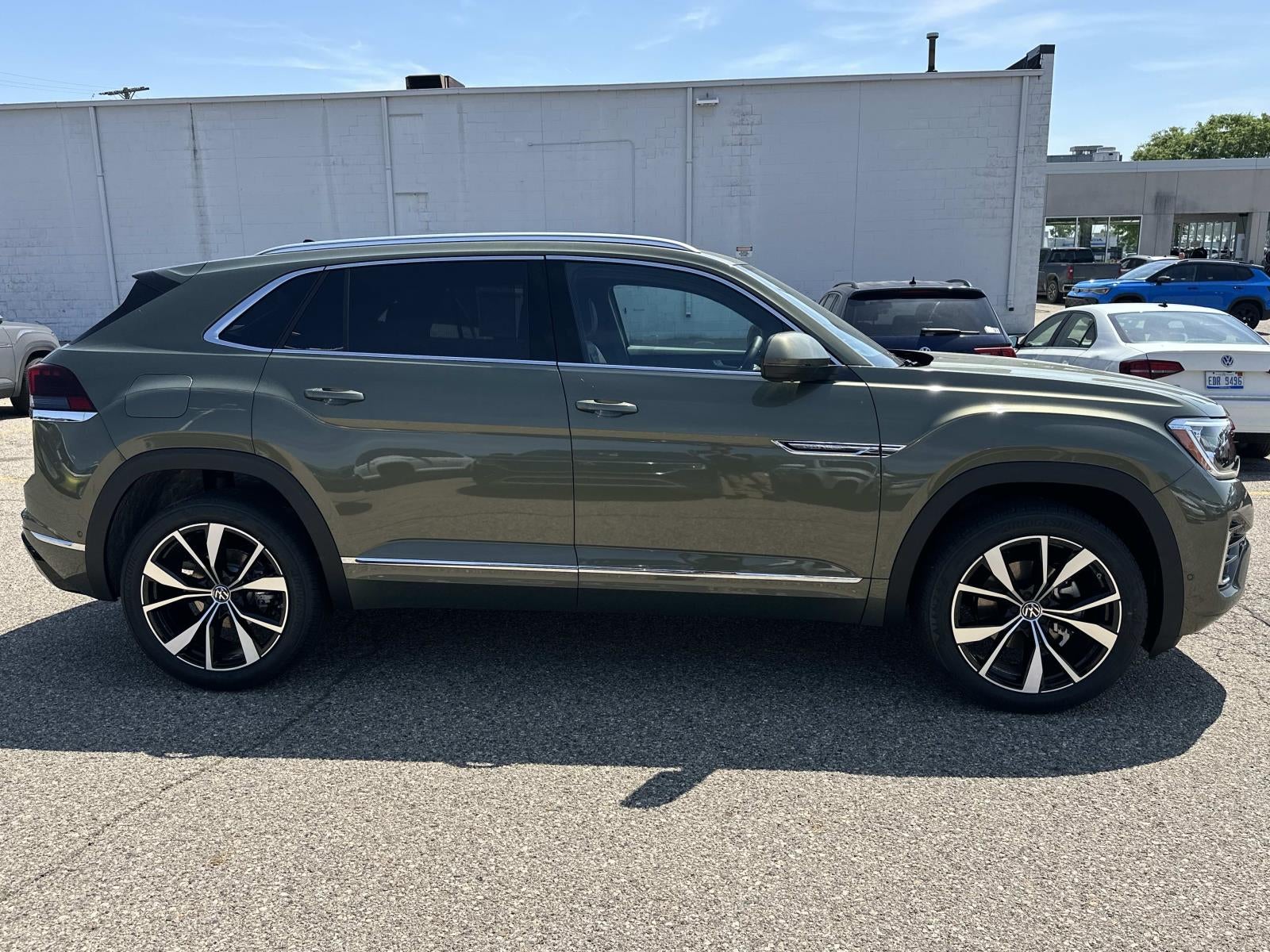 2026 Volkswagen Atlas Cross Sport 2.0T SEL Premium R-Line 4MOTION