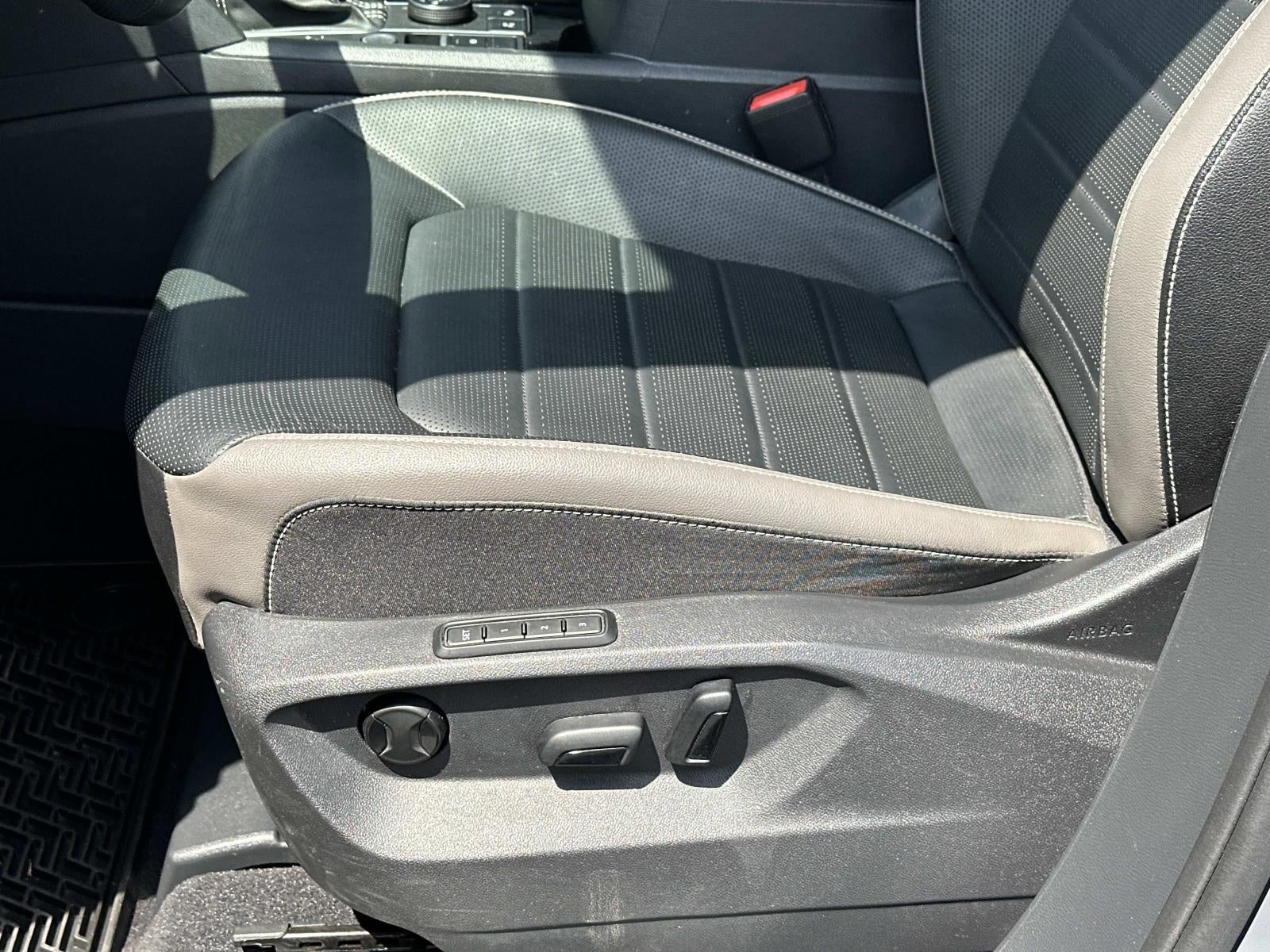 2023 Volkswagen Atlas Cross Sport 3.6L V6 SEL Premium R-Line 4MOTION