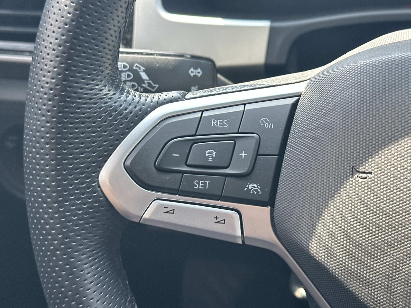 2023 Volkswagen Atlas Cross Sport 3.6L V6 SEL Premium R-Line 4MOTION