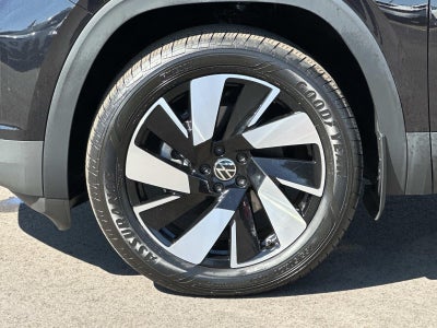 2024 Volkswagen Atlas Cross Sport 2.0T SE w/Technology 4MOTION
