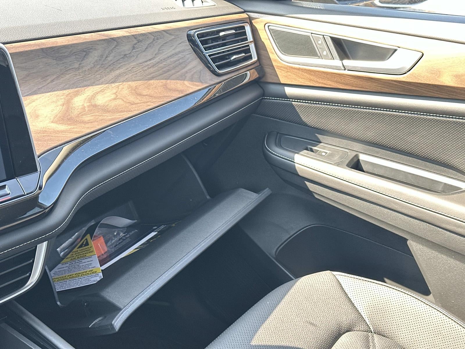 2026 Volkswagen Atlas 2.0T SE w/Technology 4MOTION