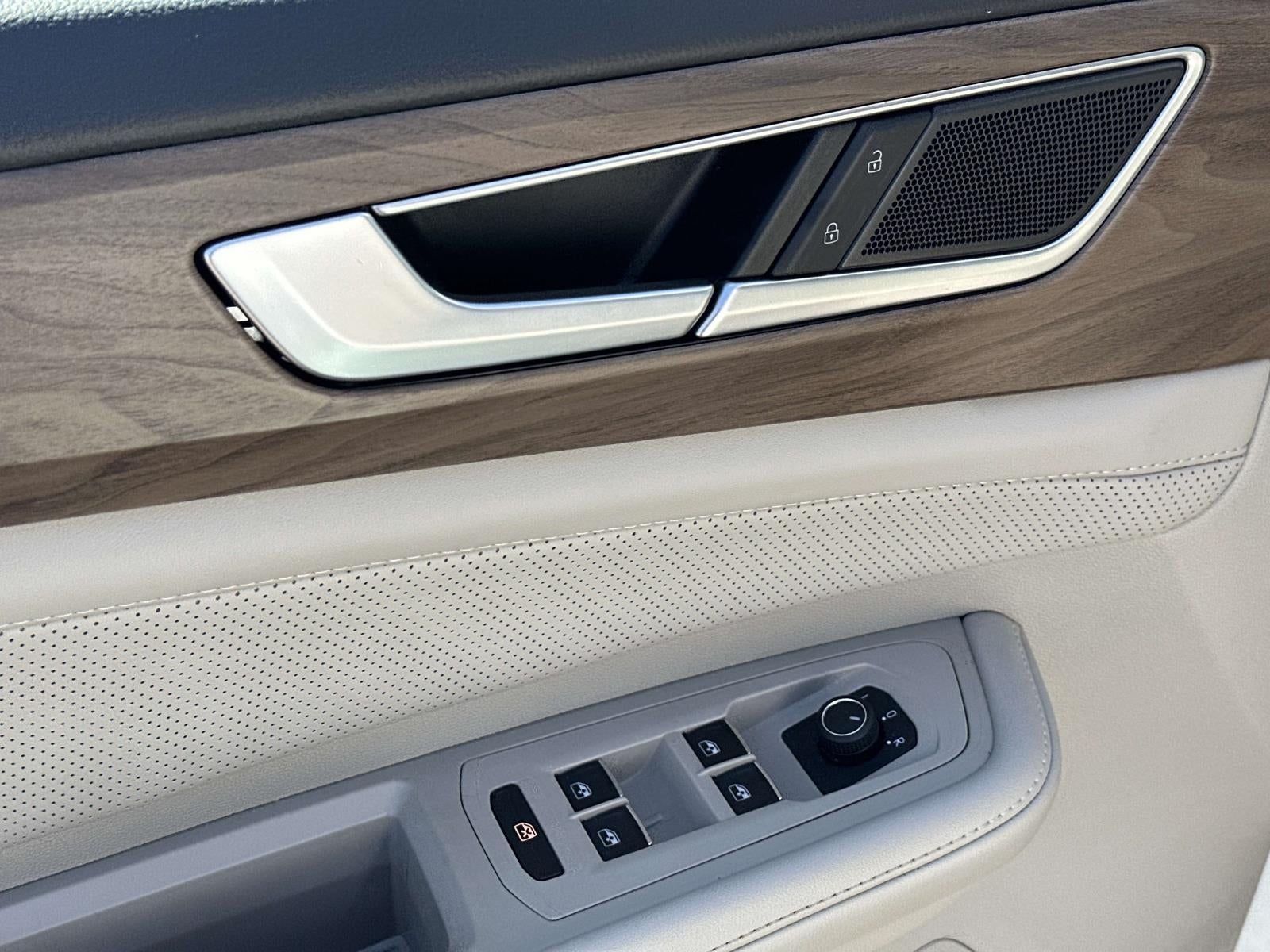 2024 Volkswagen Atlas 2.0T SE w/Technology 4MOTION