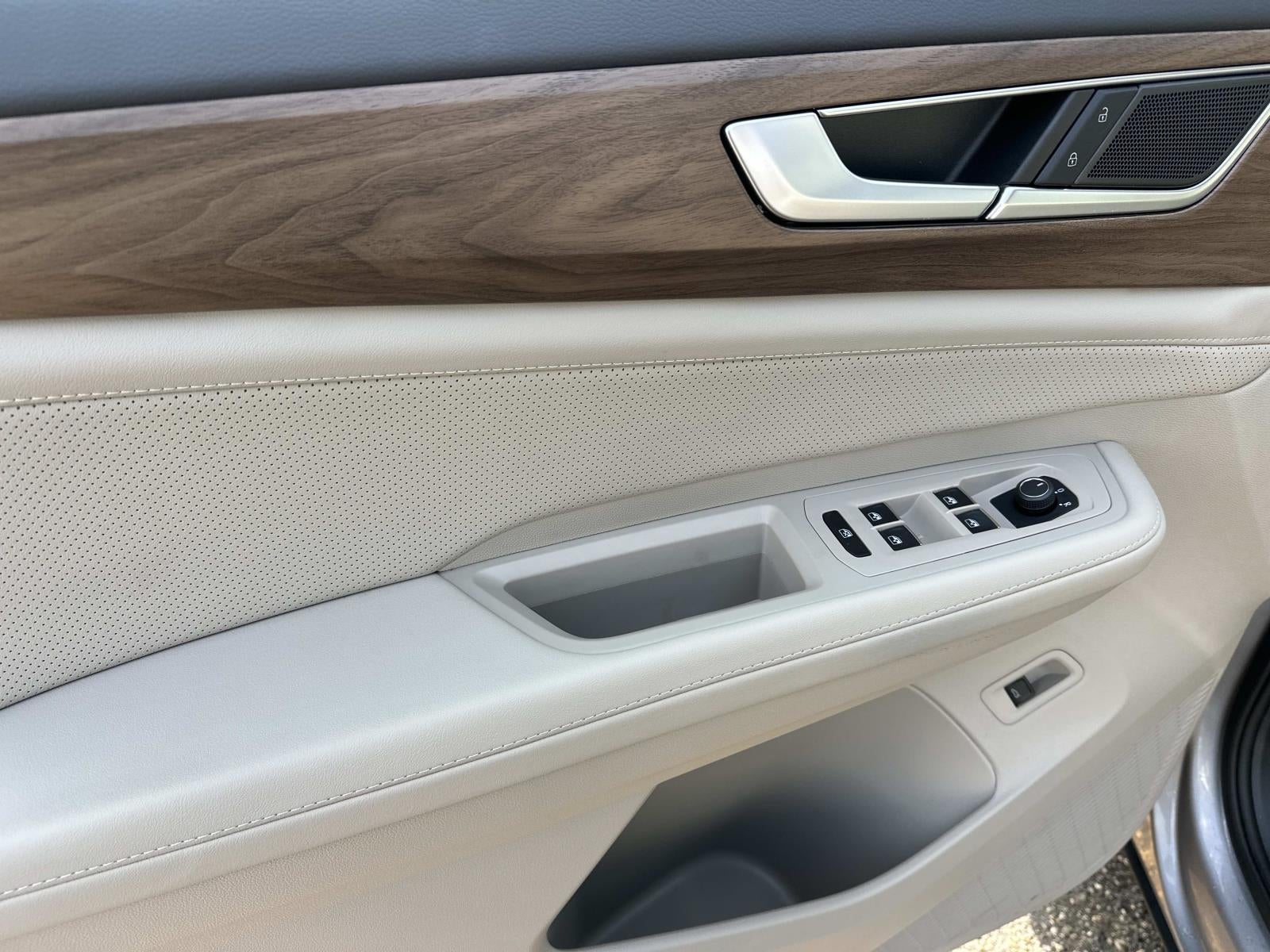 2025 Volkswagen Atlas 2.0T SE w/Technology 4MOTION