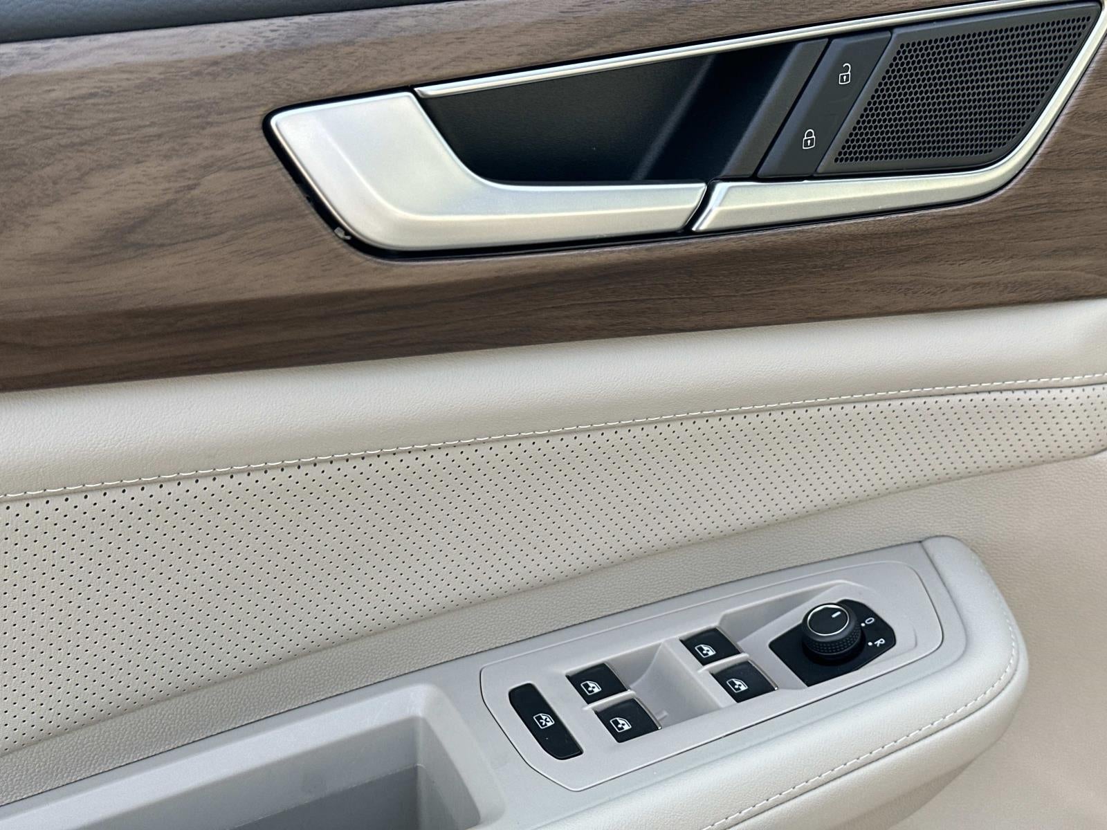 2025 Volkswagen Atlas 2.0T SE w/Technology 4MOTION