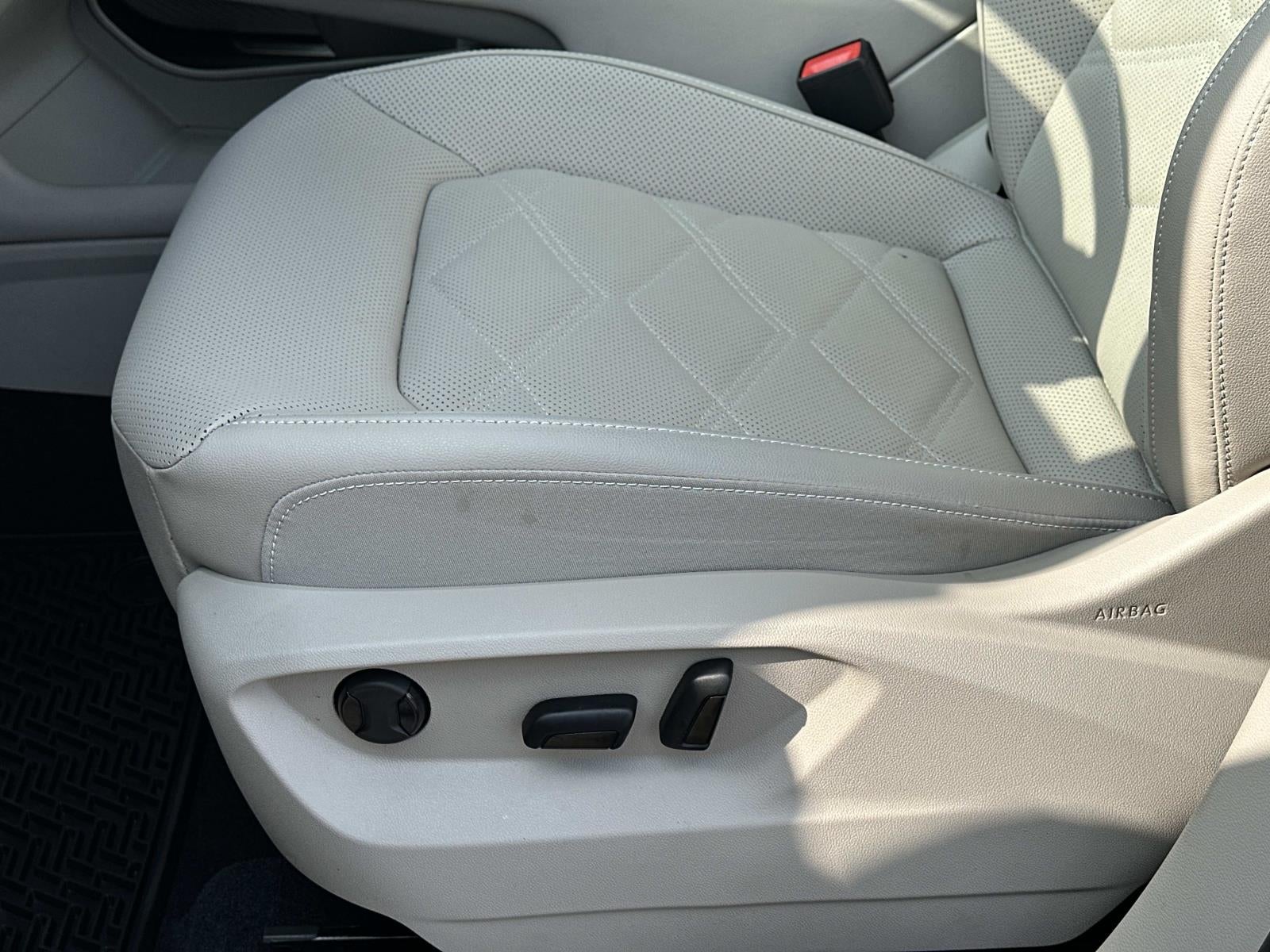 2025 Volkswagen Atlas 2.0T SE w/Technology 4MOTION