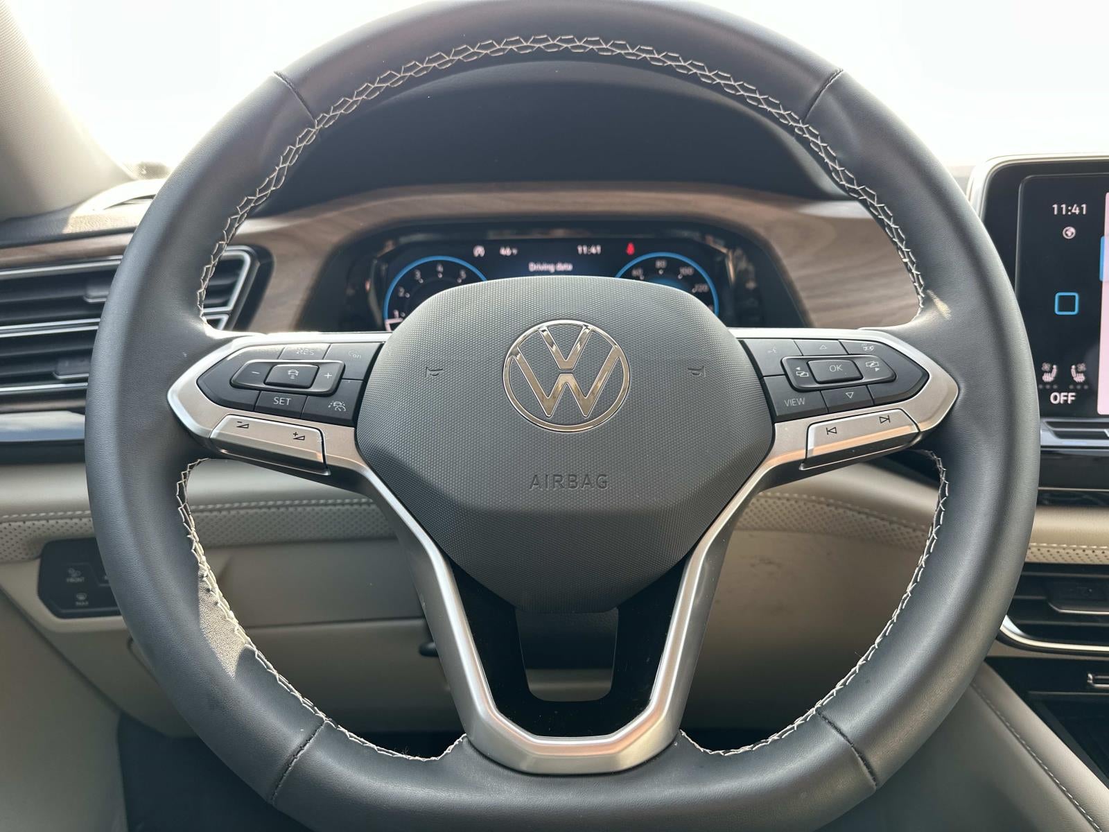 2025 Volkswagen Atlas 2.0T SE w/Technology 4MOTION