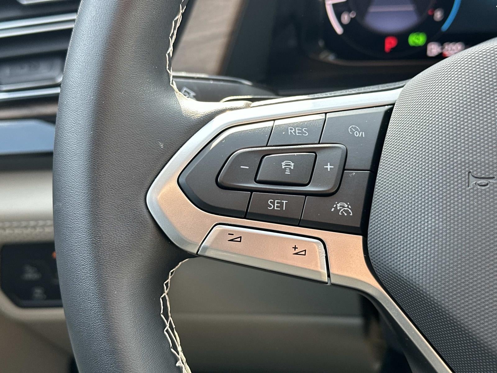 2025 Volkswagen Atlas 2.0T SE w/Technology 4MOTION