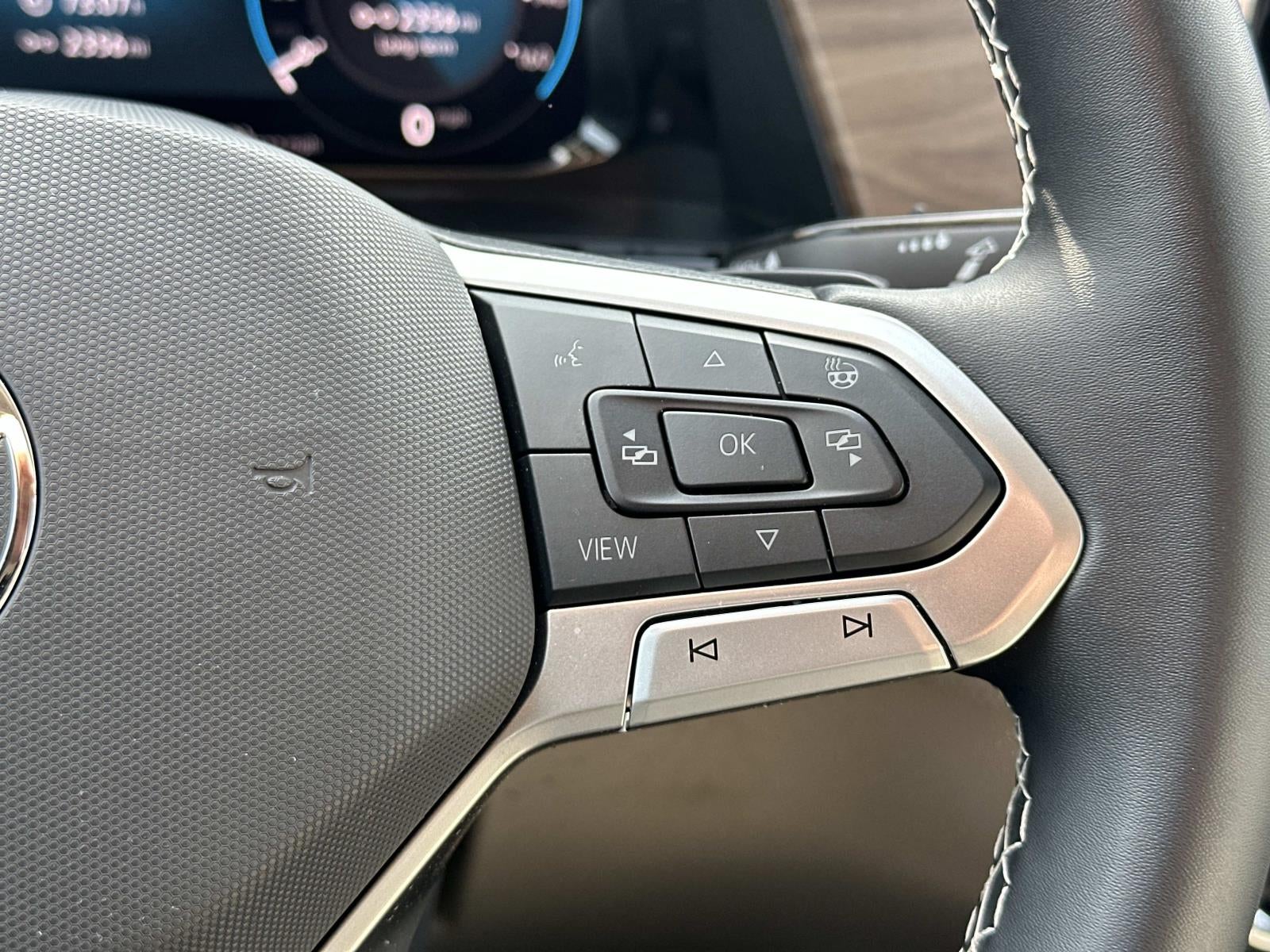 2025 Volkswagen Atlas 2.0T SE w/Technology 4MOTION