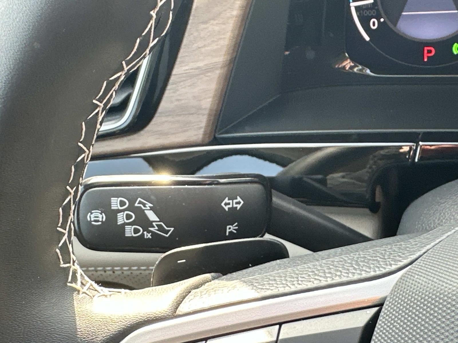 2025 Volkswagen Atlas 2.0T SE w/Technology 4MOTION