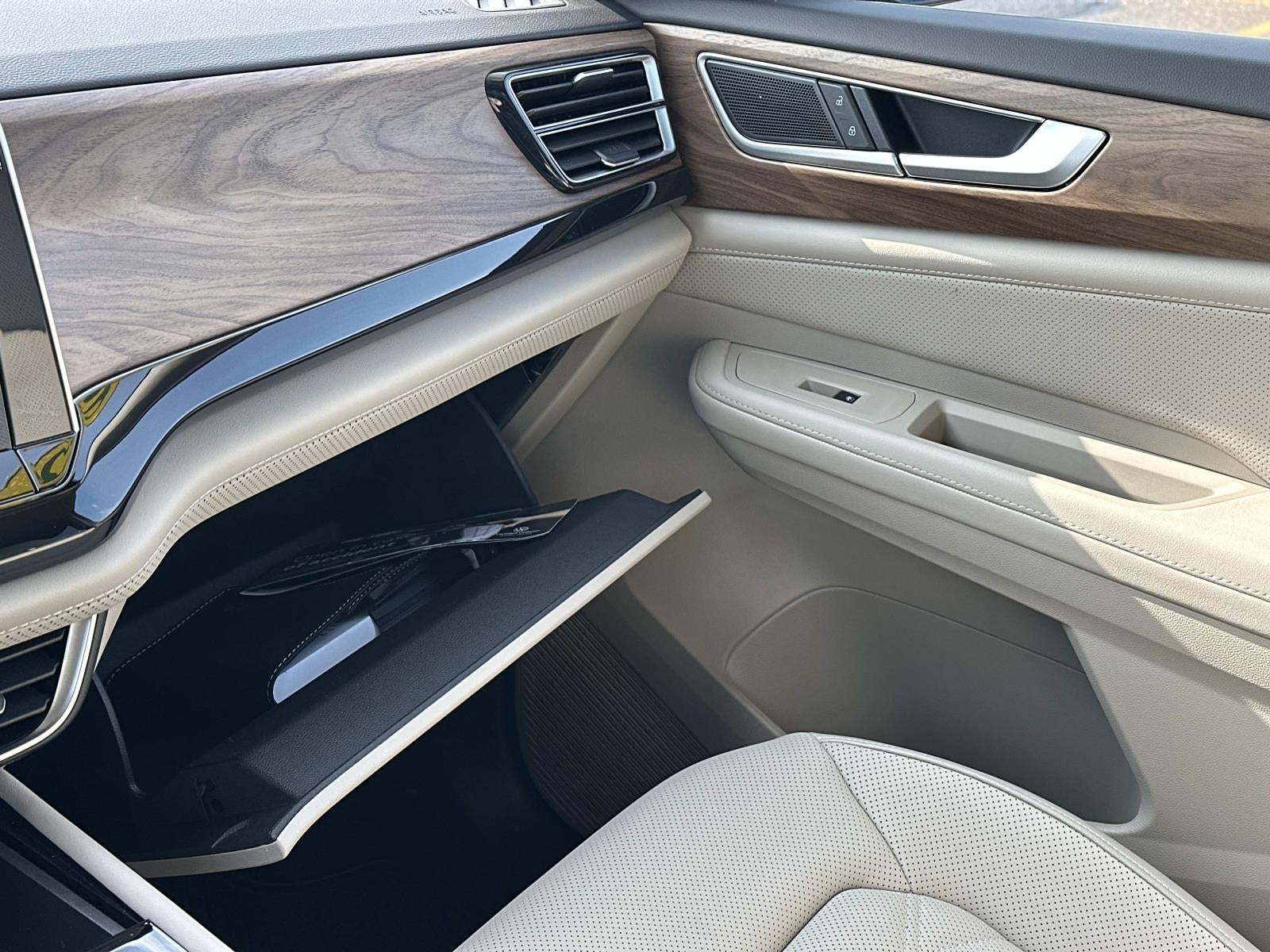 2025 Volkswagen Atlas 2.0T SE w/Technology 4MOTION