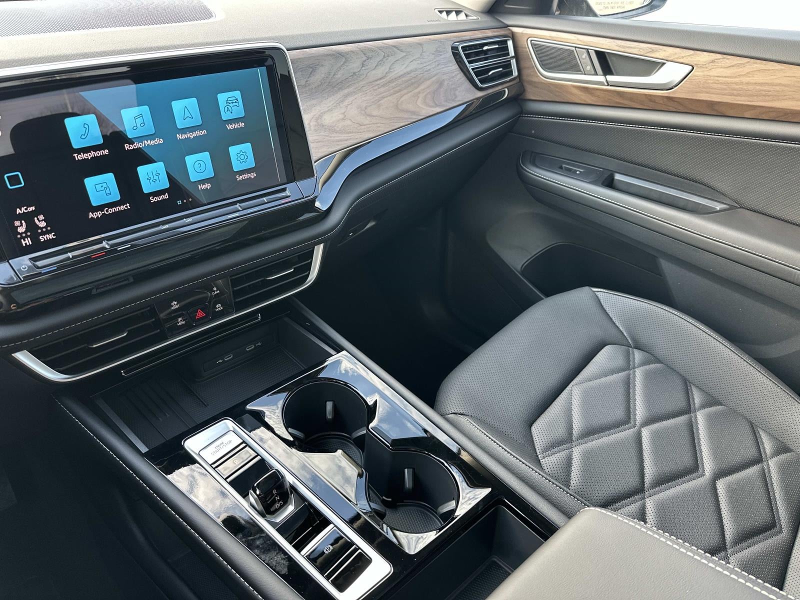 2026 Volkswagen Atlas 2.0T SE w/Technology FWD