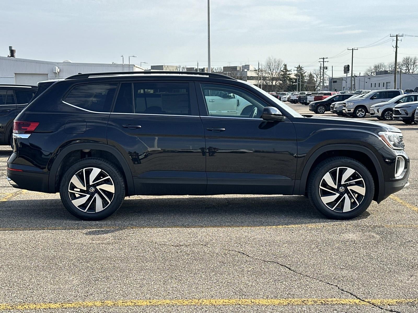 2026 Volkswagen Atlas 2.0T SE w/Technology FWD