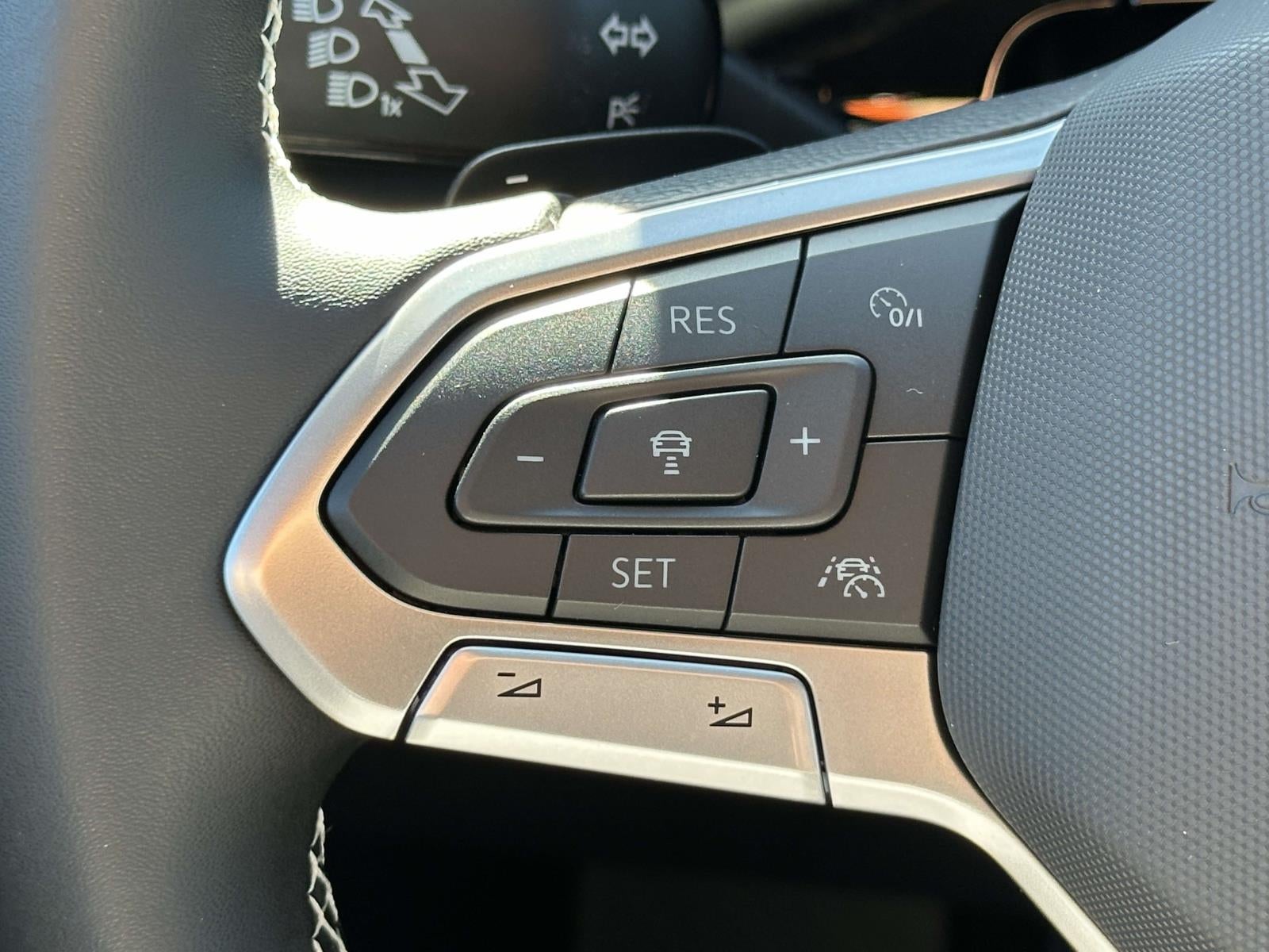 2026 Volkswagen Atlas Cross Sport 2.0T SE w/Technology 4MOTION