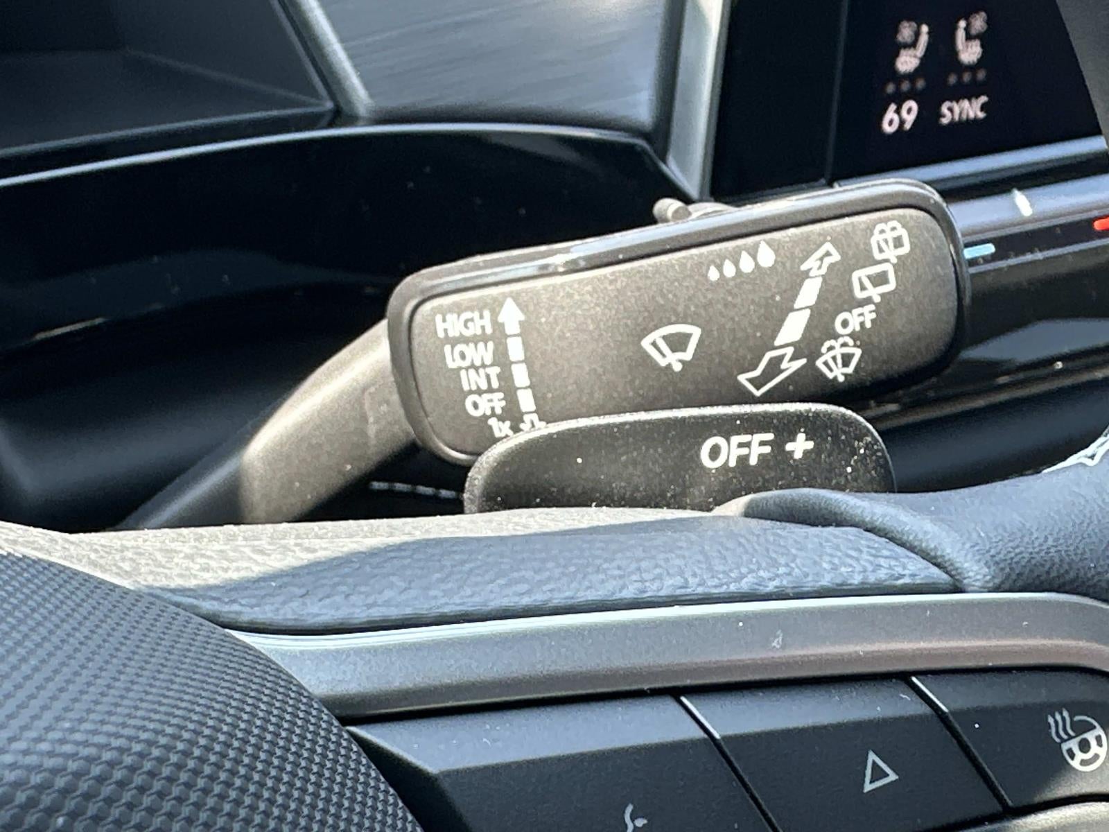 2026 Volkswagen Atlas Cross Sport 2.0T SE w/Technology 4MOTION