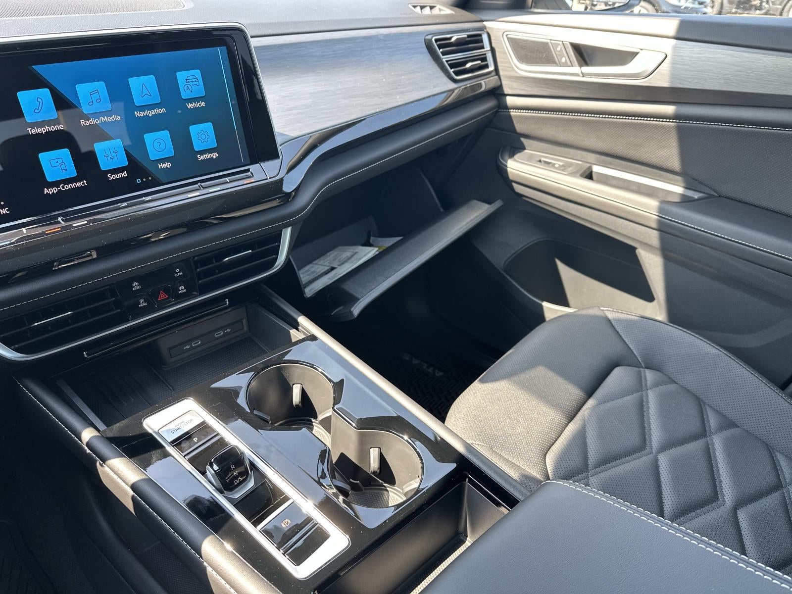 2026 Volkswagen Atlas Cross Sport 2.0T SE w/Technology 4MOTION