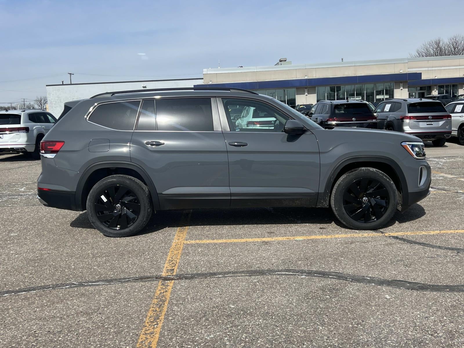 2026 Volkswagen Atlas 2.0T SE w/Technology 4MOTION