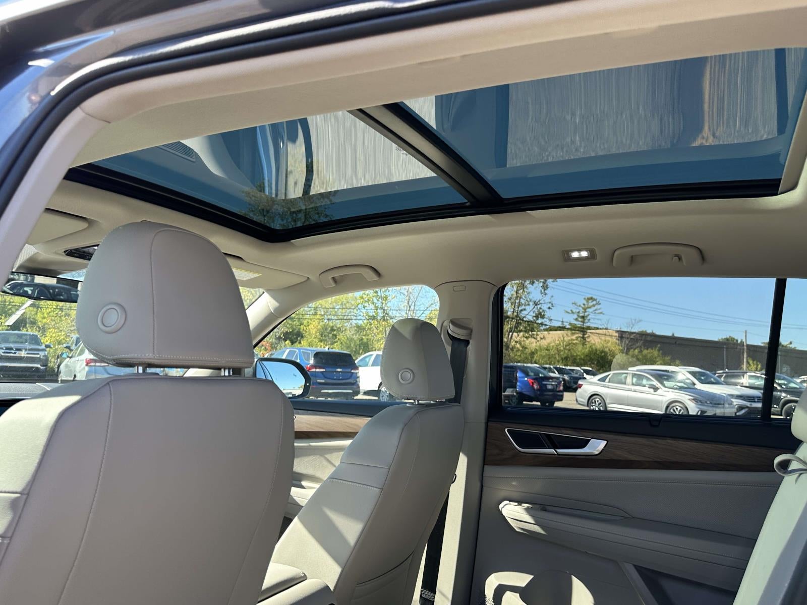 2025 Volkswagen Atlas 2.0T SE w/Technology 4MOTION