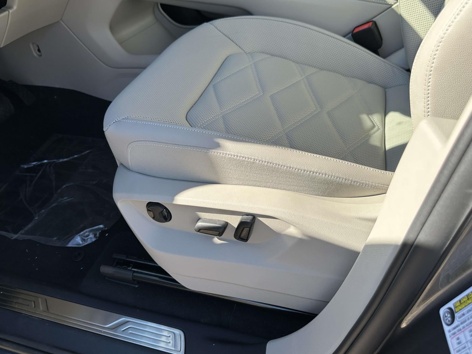 2025 Volkswagen Atlas 2.0T SE w/Technology 4MOTION