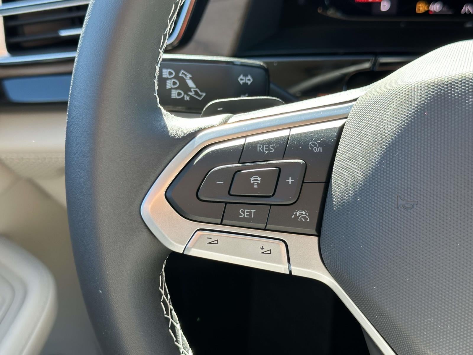 2025 Volkswagen Atlas 2.0T SE w/Technology 4MOTION