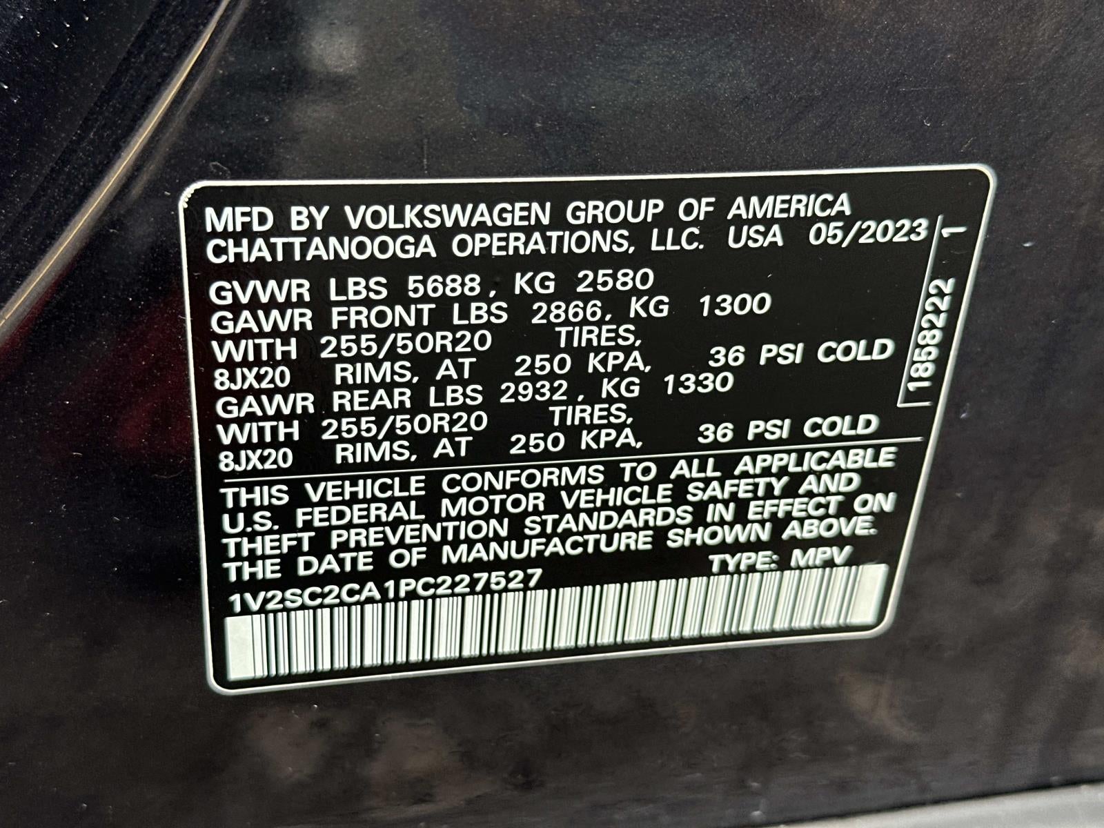 2023 Volkswagen Atlas Cross Sport 2.0T SEL R-Line Black 4MOTION