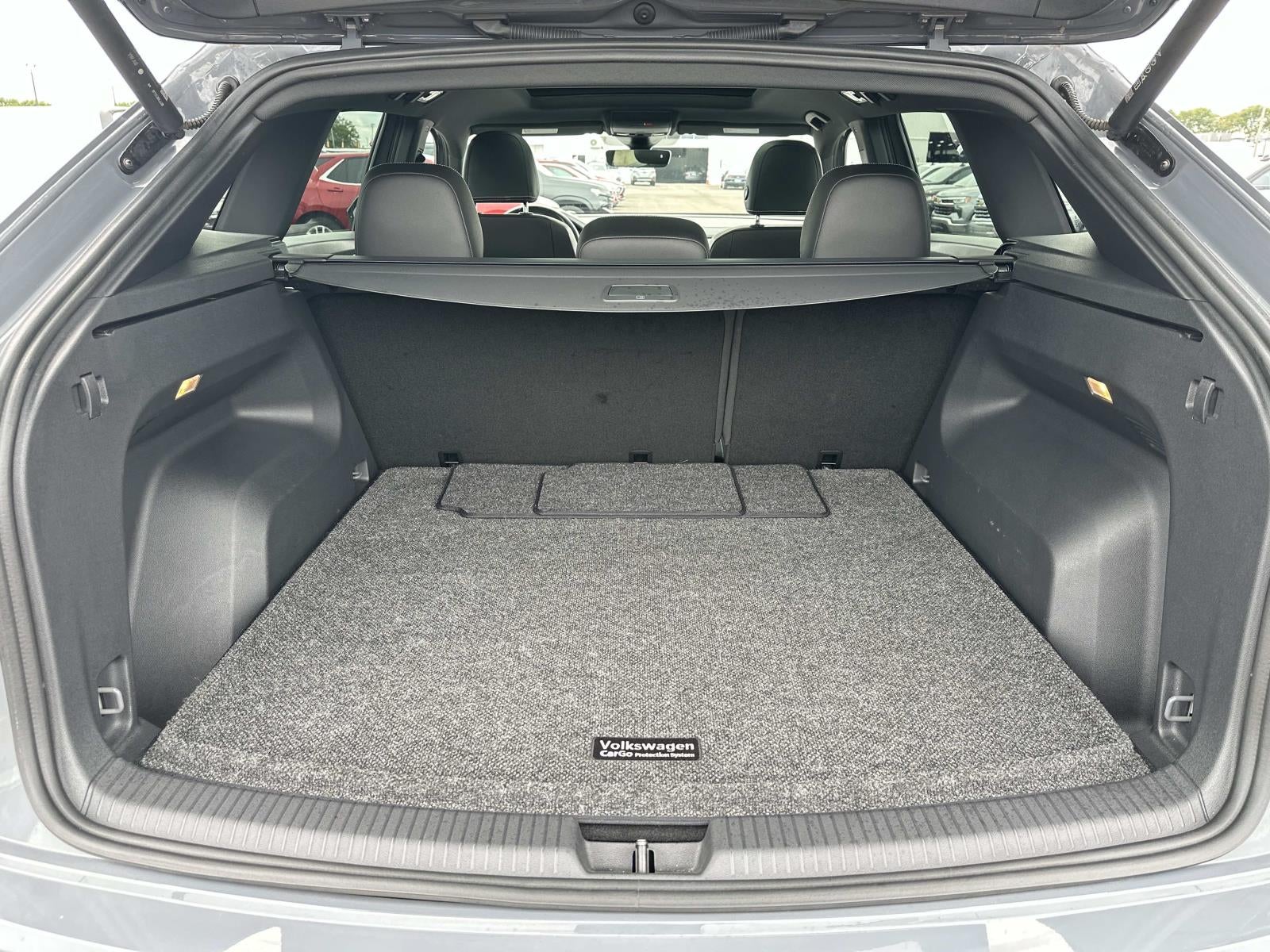 2023 Volkswagen Atlas Cross Sport 2.0T SEL R-Line Black 4MOTION