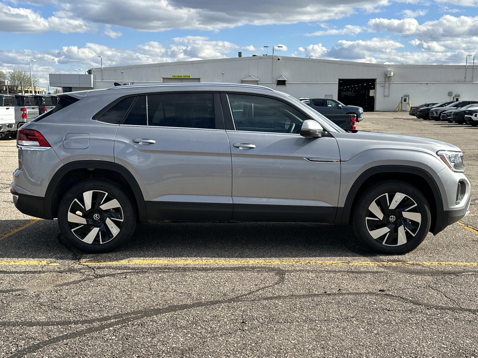 2026 Volkswagen Atlas Cross Sport 2.0T SE w/Tech FWD