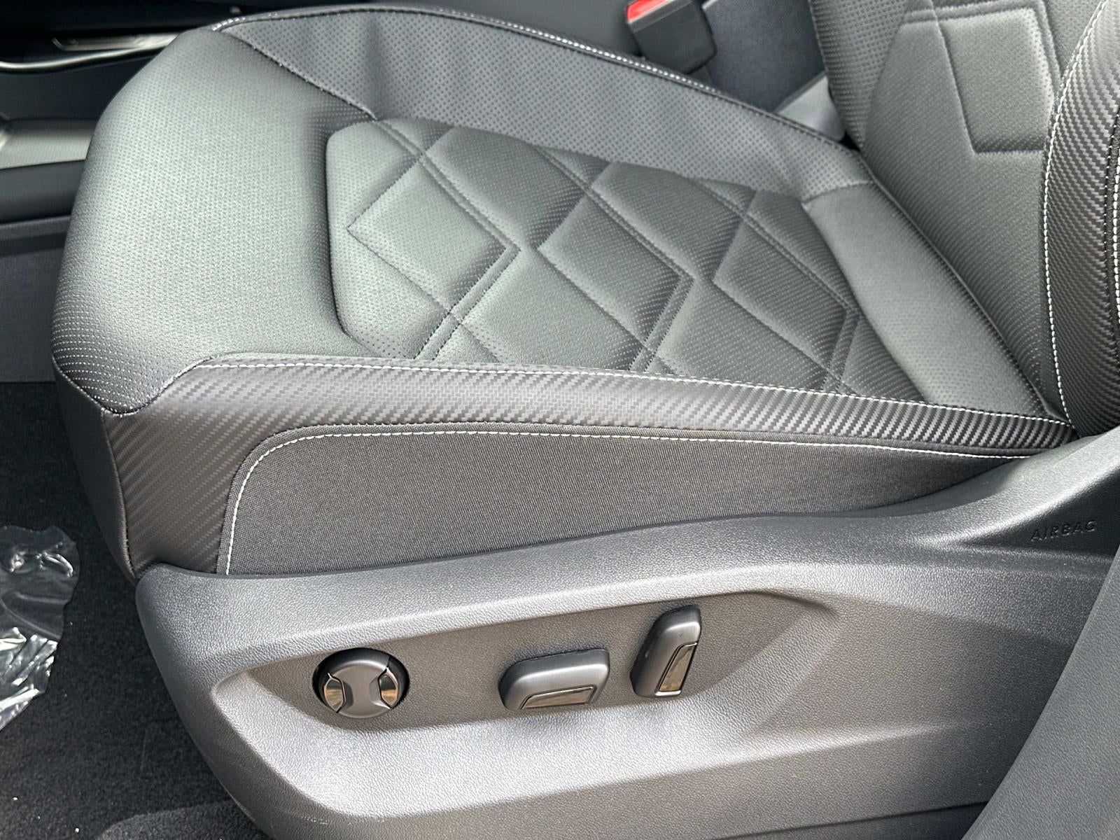 2025 Volkswagen Atlas Cross Sport 2.0T SE w/Technology FWD