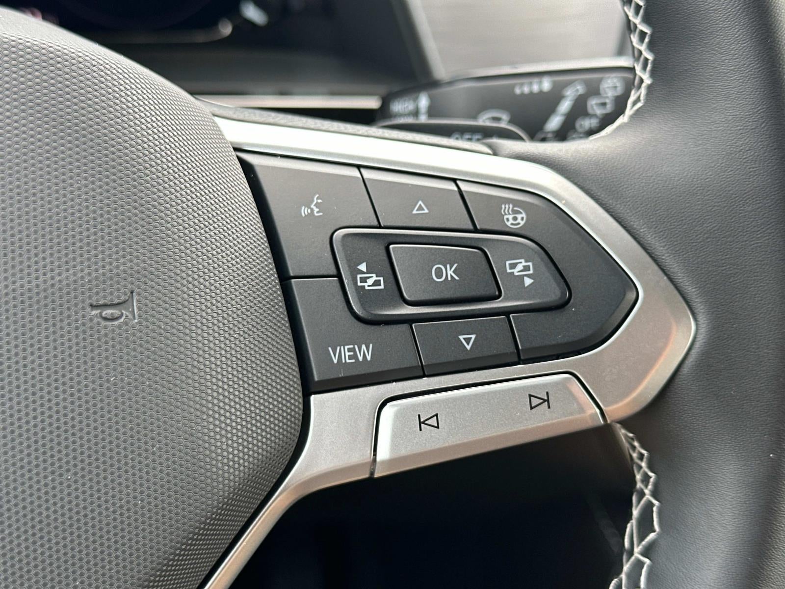 2025 Volkswagen Atlas Cross Sport 2.0T SE w/Technology FWD