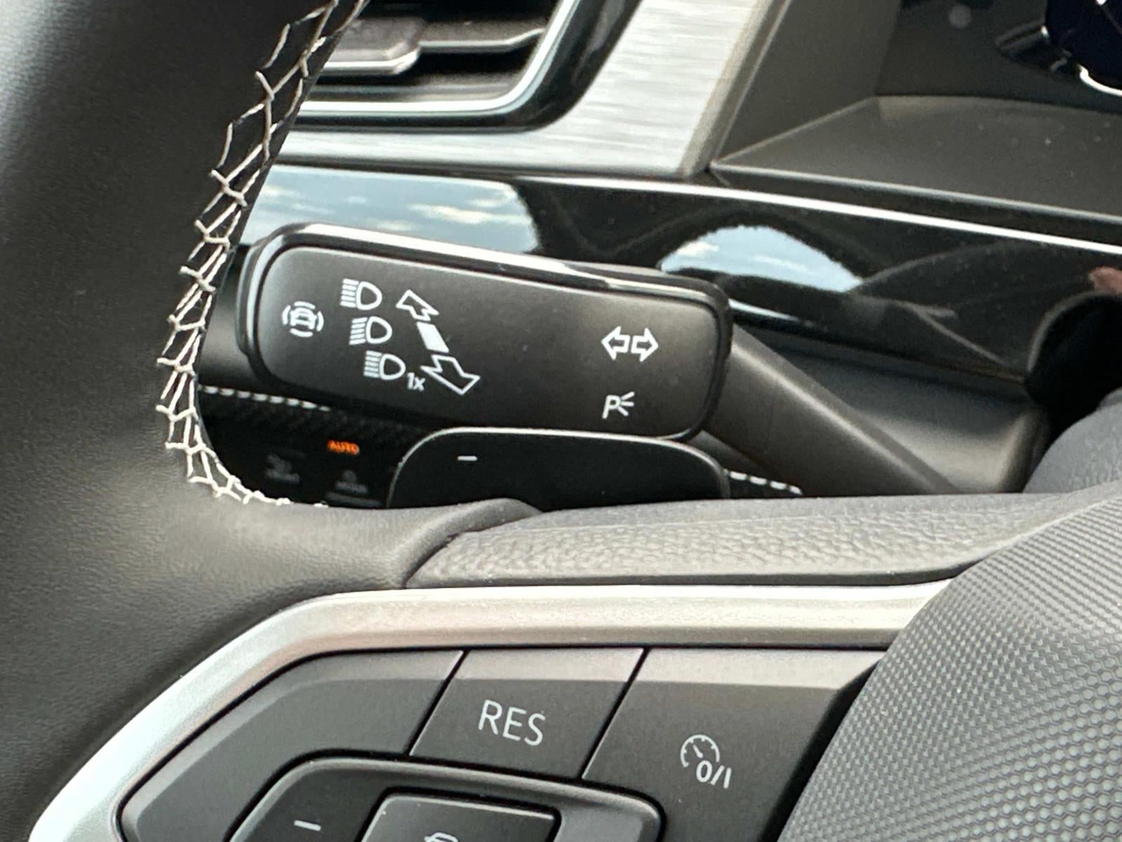 2025 Volkswagen Atlas Cross Sport 2.0T SE w/Technology FWD