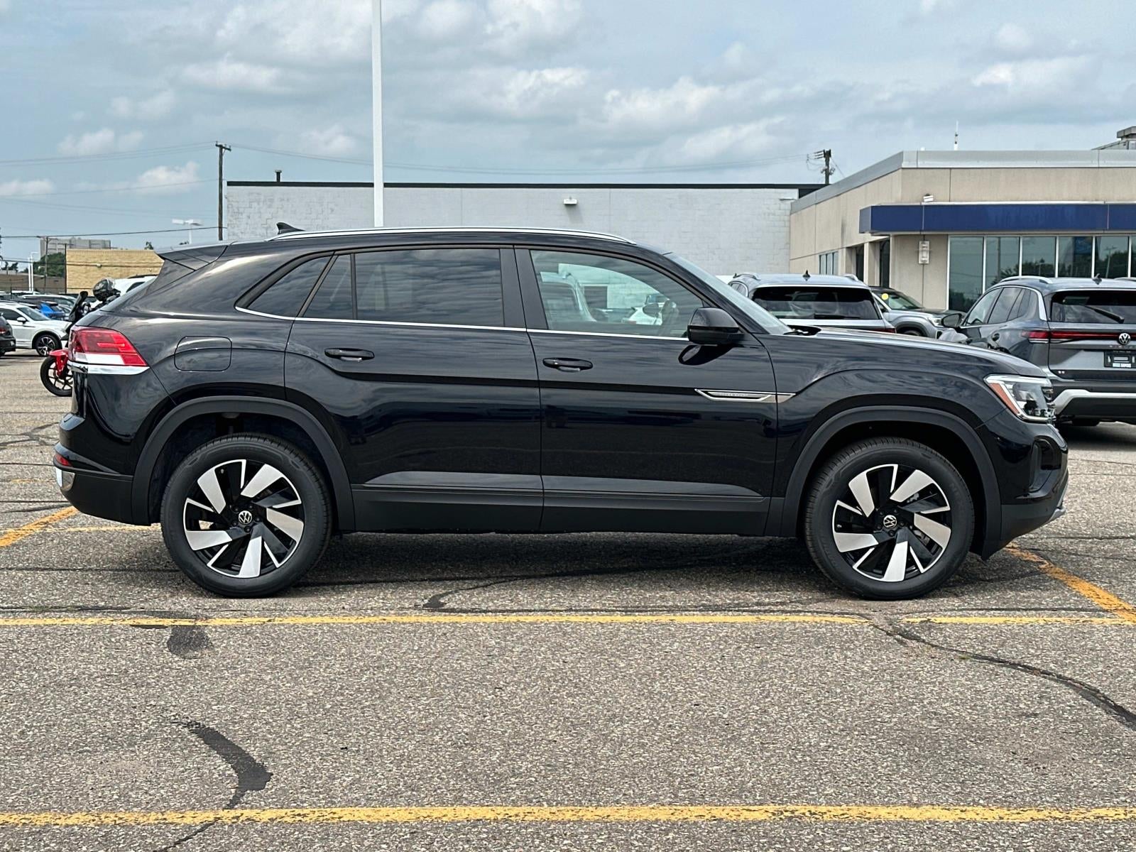 2025 Volkswagen Atlas Cross Sport 2.0T SE w/Technology FWD