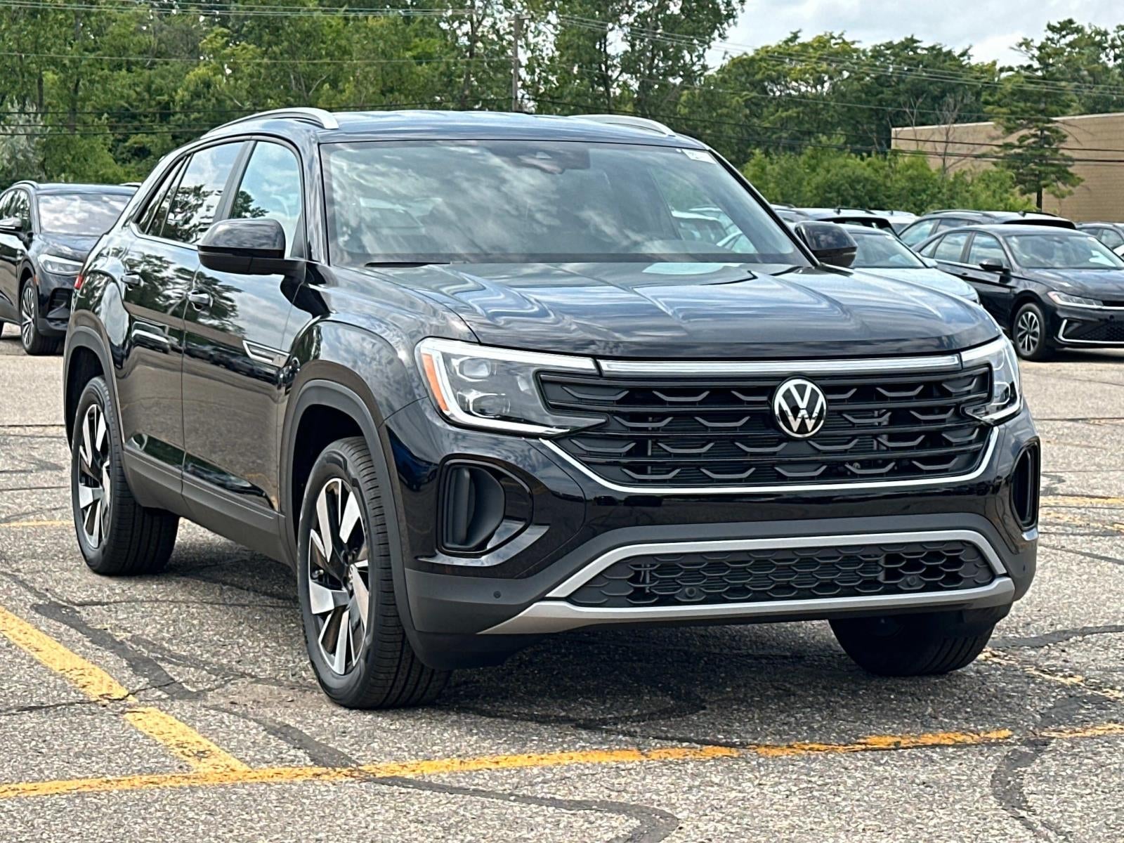 2025 Volkswagen Atlas Cross Sport 2.0T SE w/Technology FWD