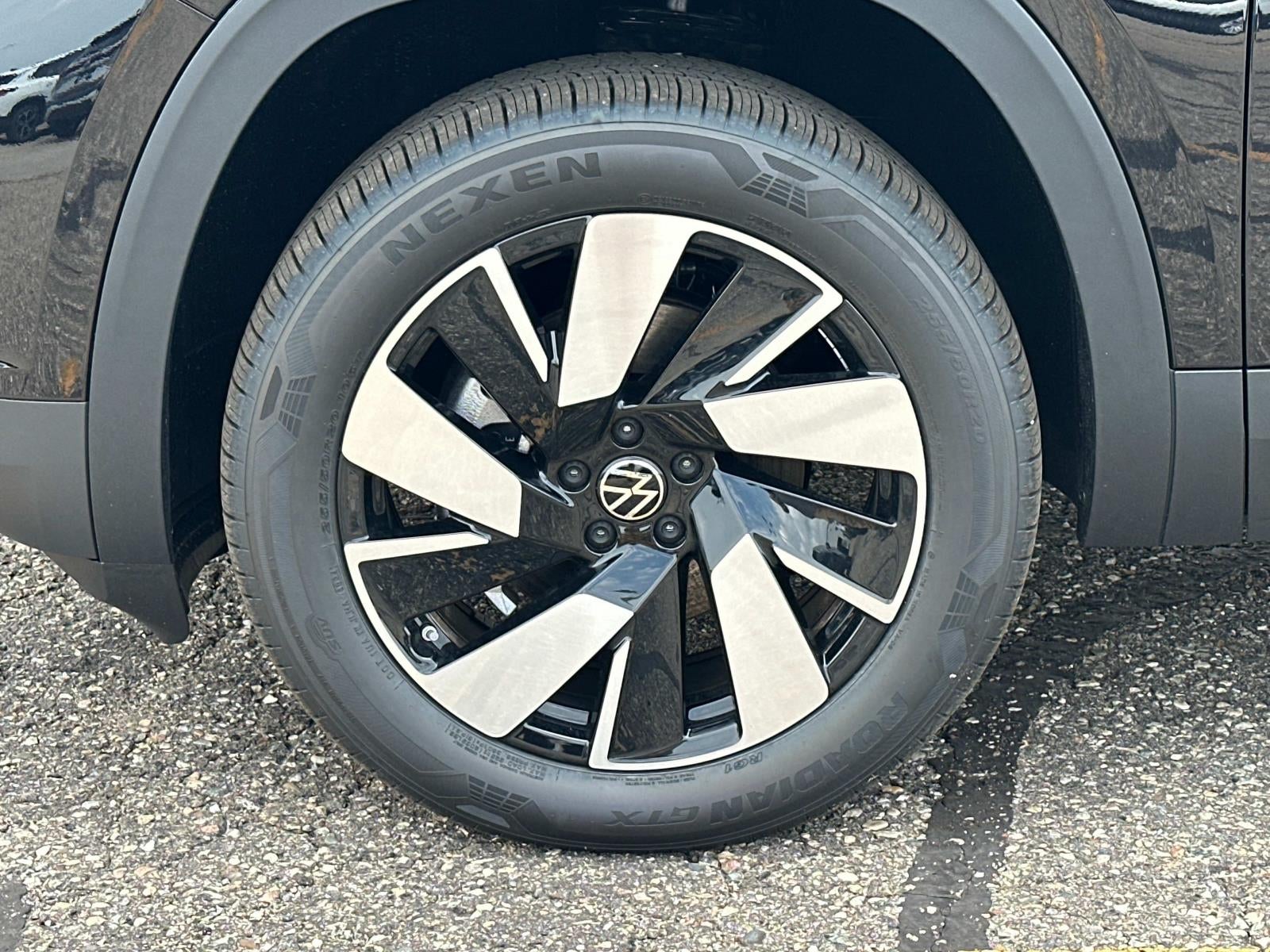 2025 Volkswagen Atlas Cross Sport 2.0T SE w/Technology FWD