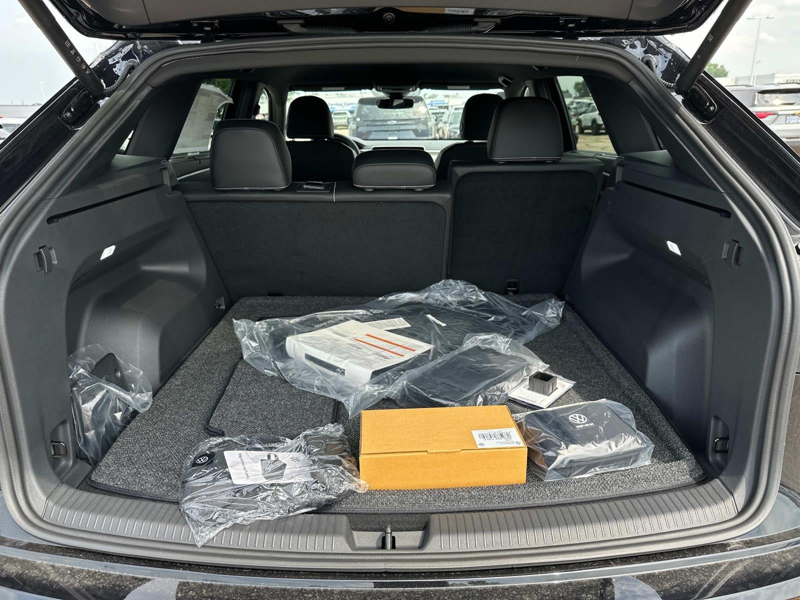 2025 Volkswagen Atlas Cross Sport 2.0T SE w/Technology FWD