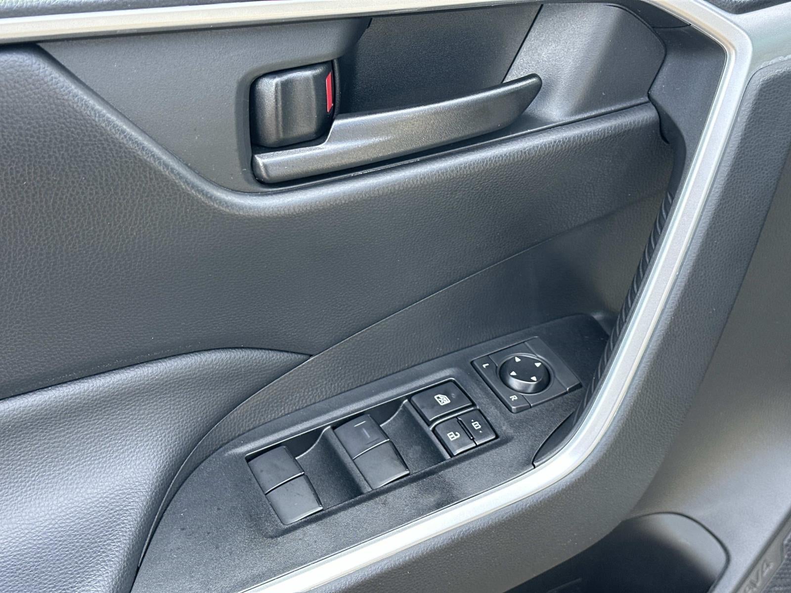 2023 Toyota RAV4 LE FWD (Natl)