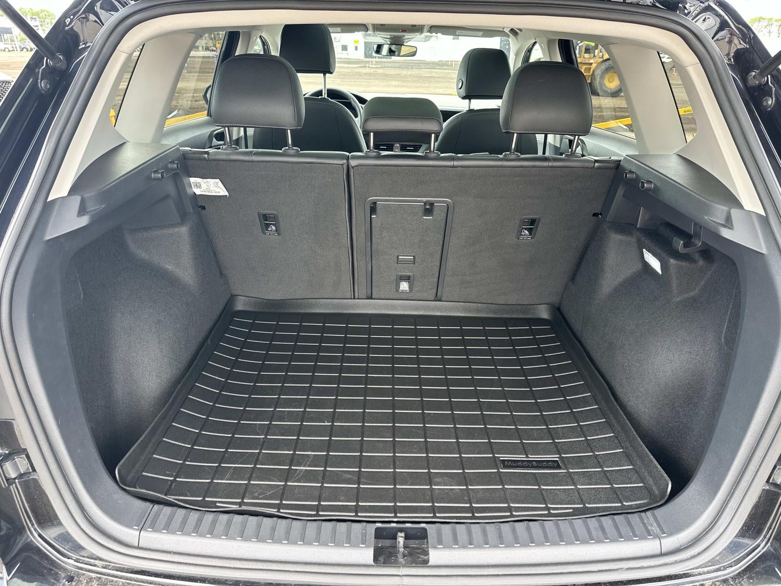2025 Volkswagen Taos SE Black 4MOTION