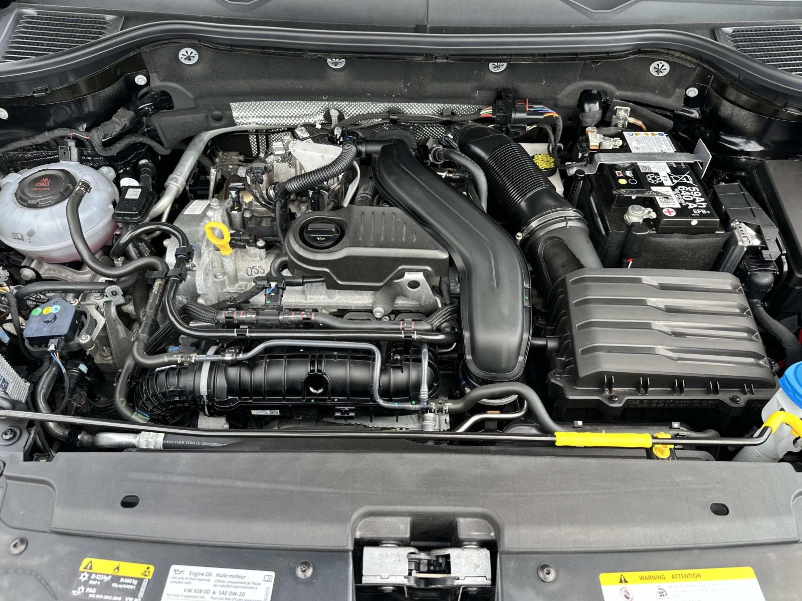 2025 Volkswagen Taos SE Black 4MOTION