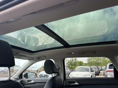 2025 Volkswagen Taos SE Black 4MOTION