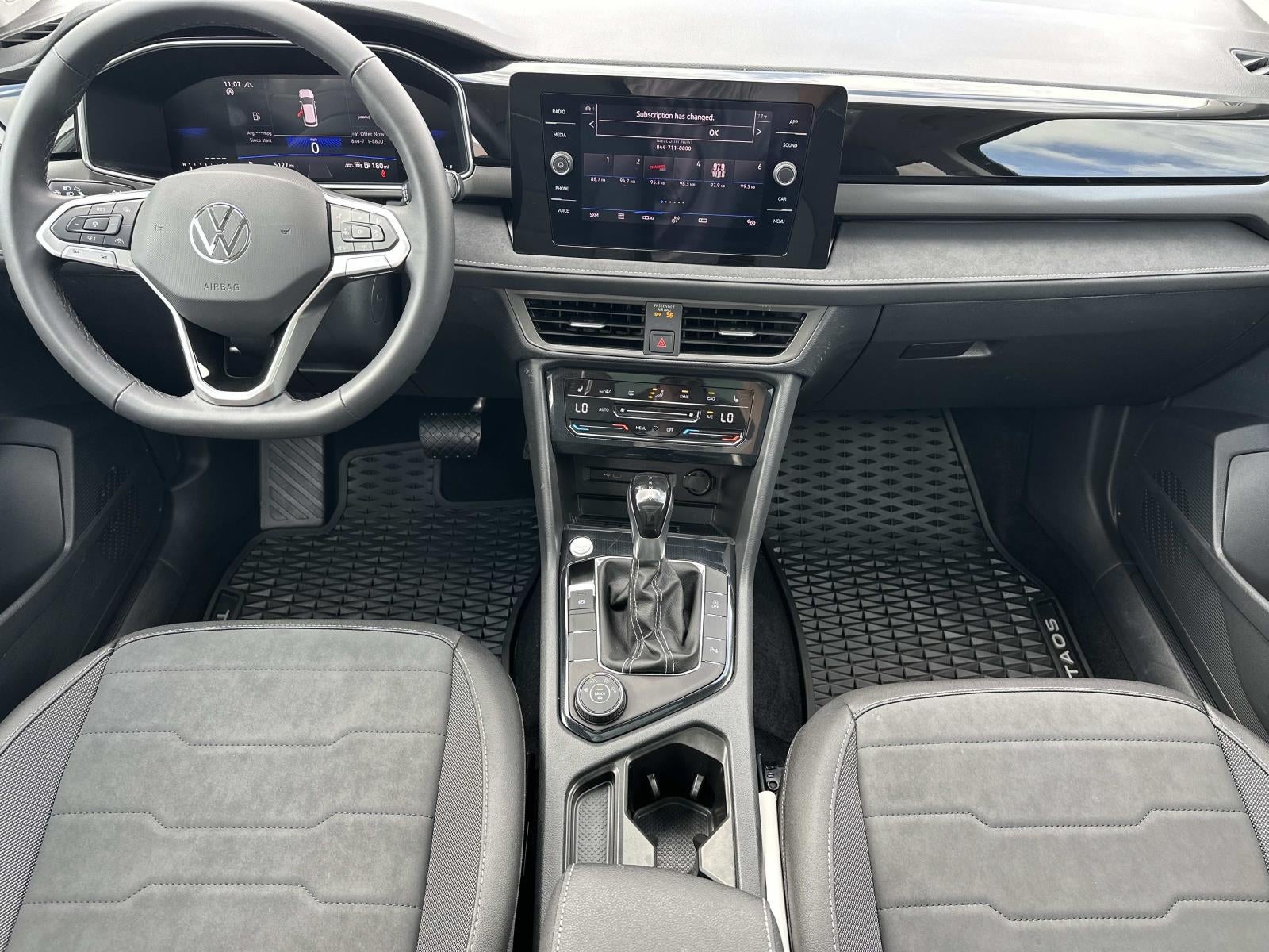 2025 Volkswagen Taos SE Black 4MOTION