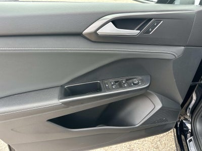 2025 Volkswagen Taos SE Black 4MOTION