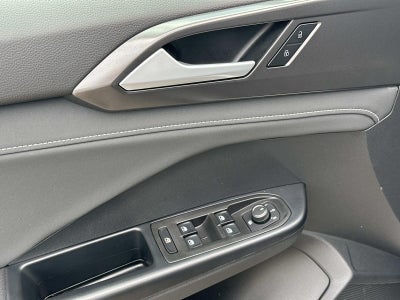 2025 Volkswagen Taos SE Black 4MOTION