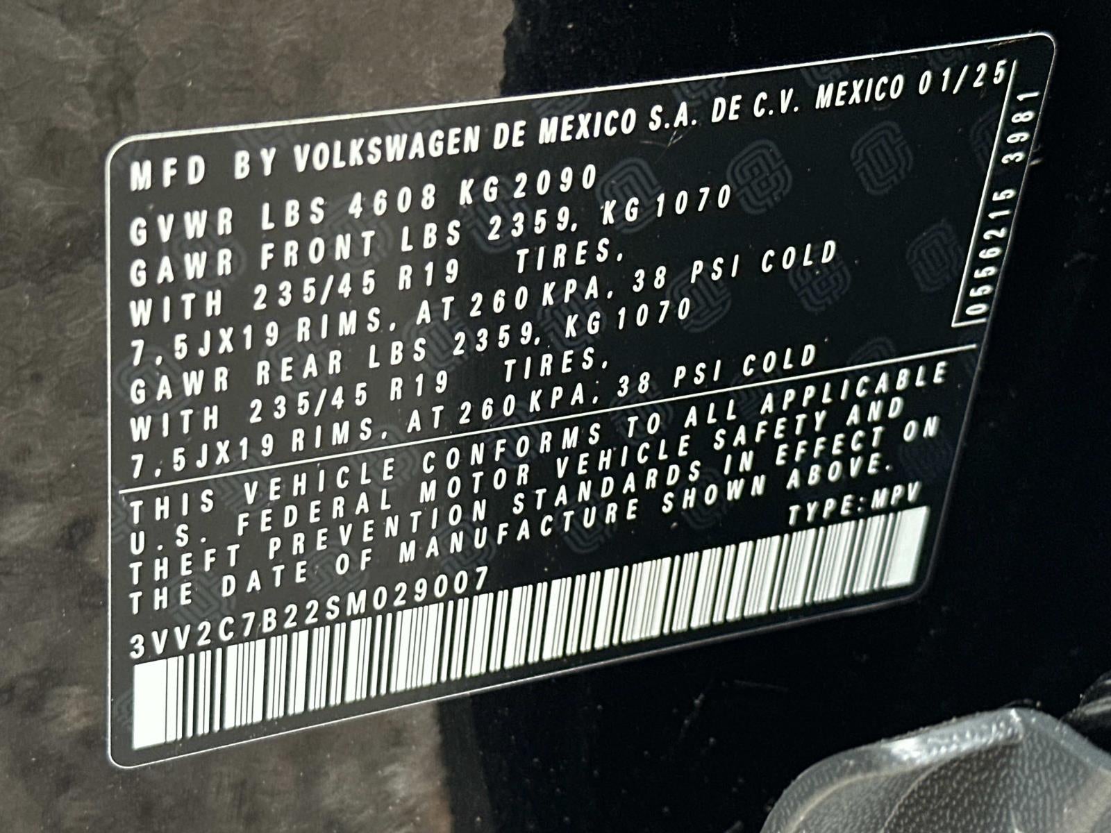 2025 Volkswagen Taos SE Black 4MOTION