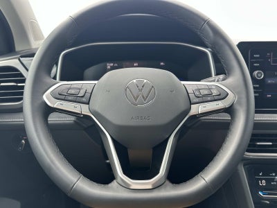 2025 Volkswagen Taos SE Black 4MOTION
