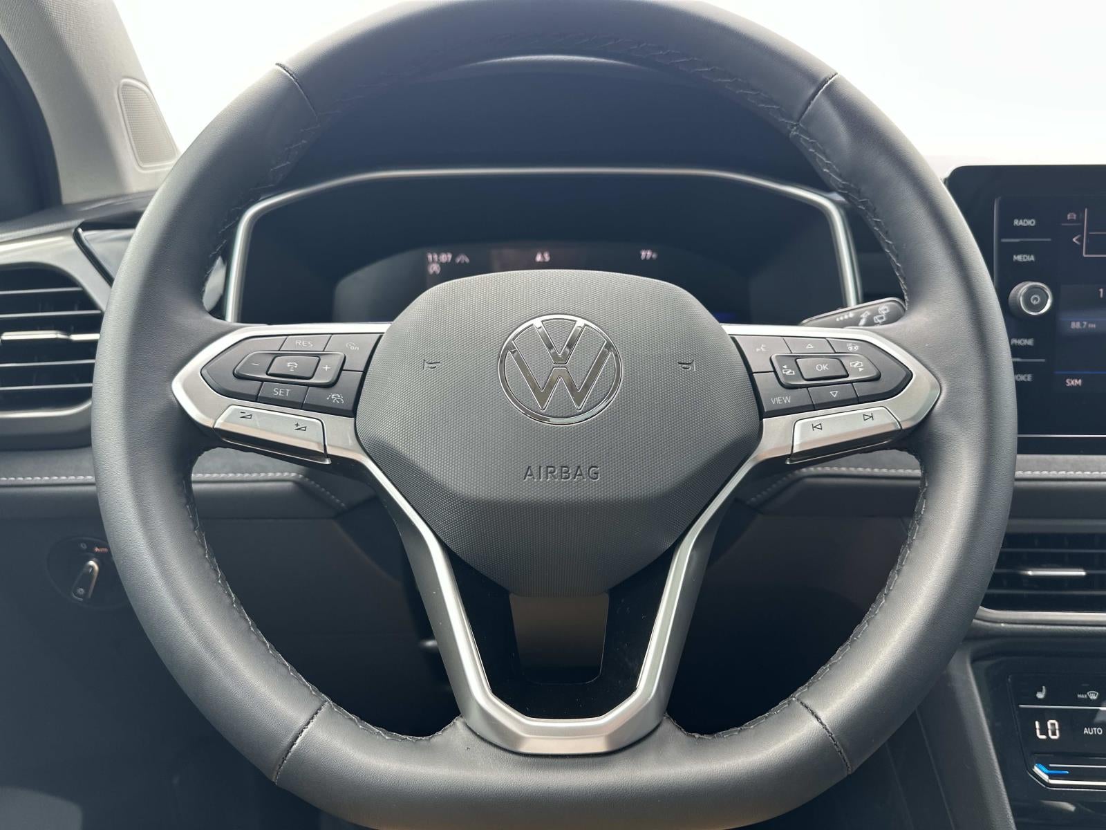 2025 Volkswagen Taos SE Black 4MOTION