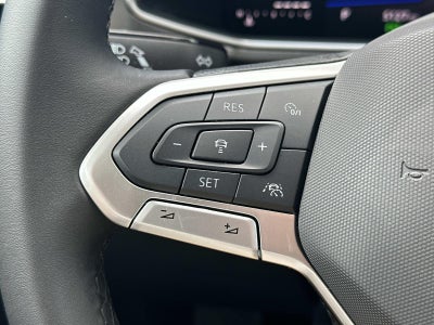 2025 Volkswagen Taos SE Black 4MOTION