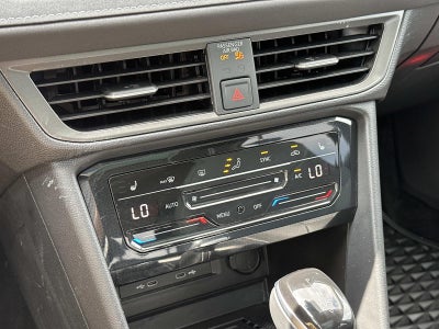 2025 Volkswagen Taos SE Black 4MOTION
